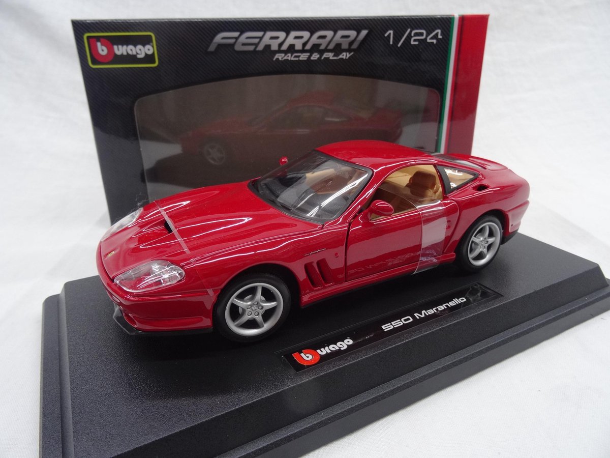 Ferrari 550  Maranello Rood 1-24 Burago Race en Play