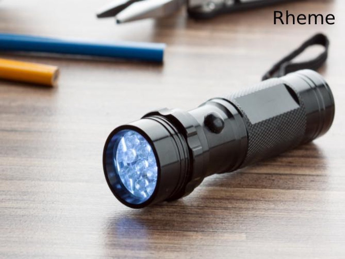 Zaklamp - 14 Led Lampjes - 12x3 cm - Zwart - Inclusief 3x AAA Batterijen - Rheme