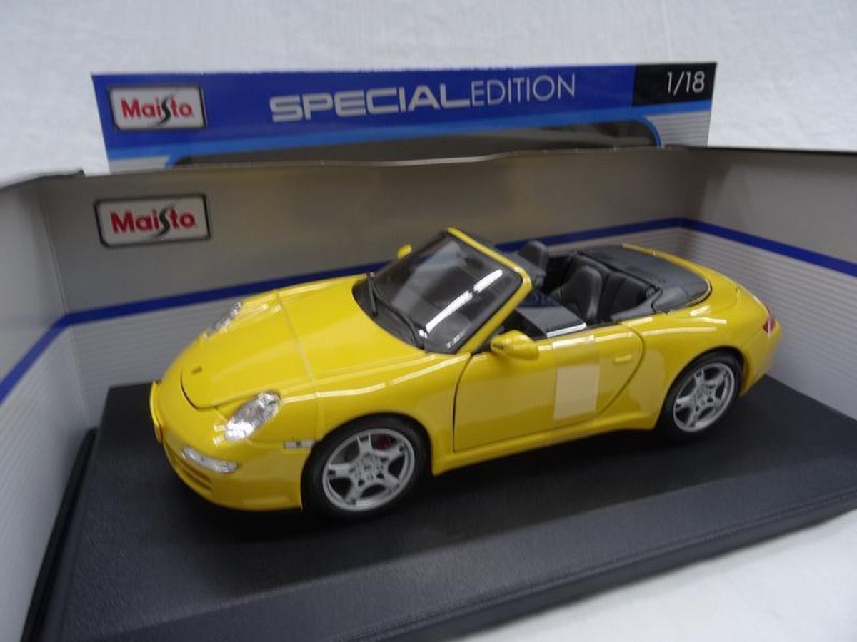 Porsche 911 Carrera S ( Type 997 ) Cabriolet 2007 Geel 1-18 Maisto