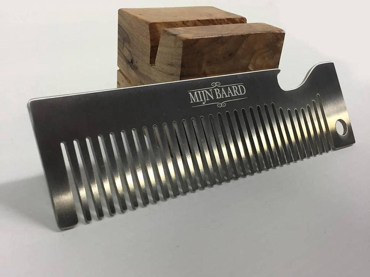 Novus Fumus Metalen baardkam