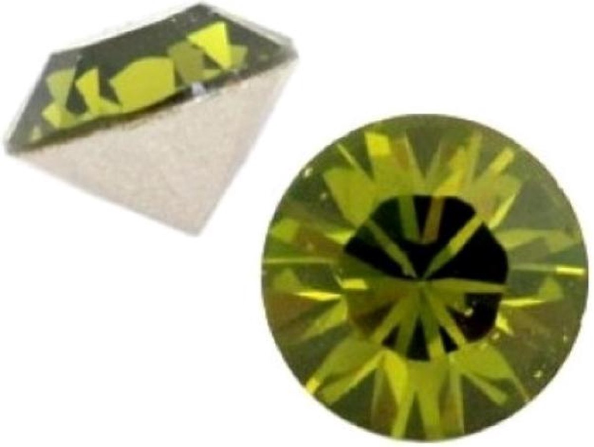 Swarovski ss39 (8.2 mm) Olivine
