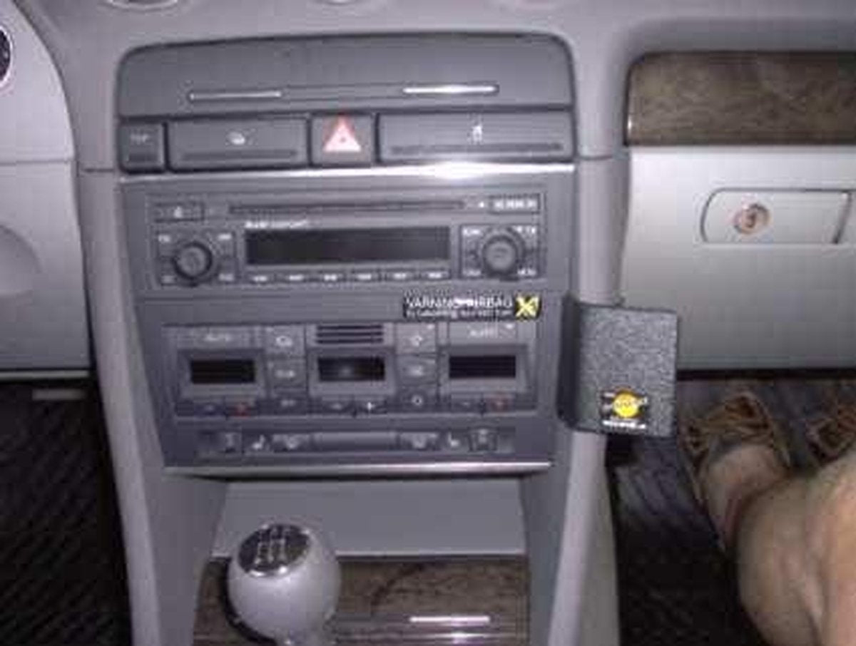 Brodit angled mount v. Audi A4 Cabriolet 02-04
