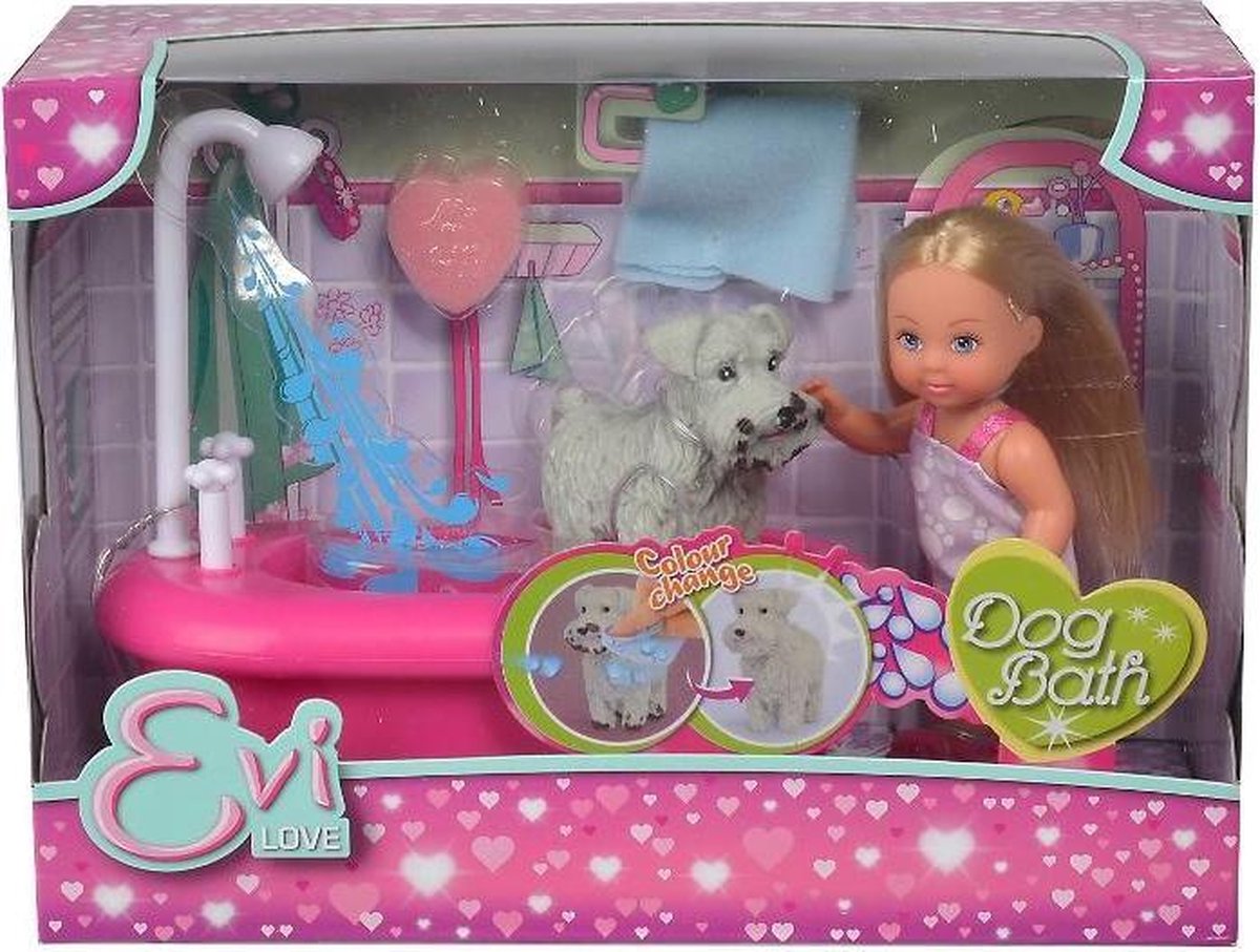 Evi Love Pop met Hondje in Bad