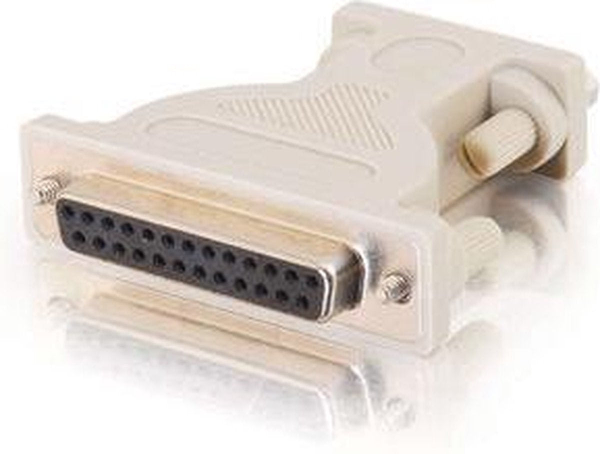 C2G DB9M to DB25F Serial Adapter kabeladapter/verloopstukje
