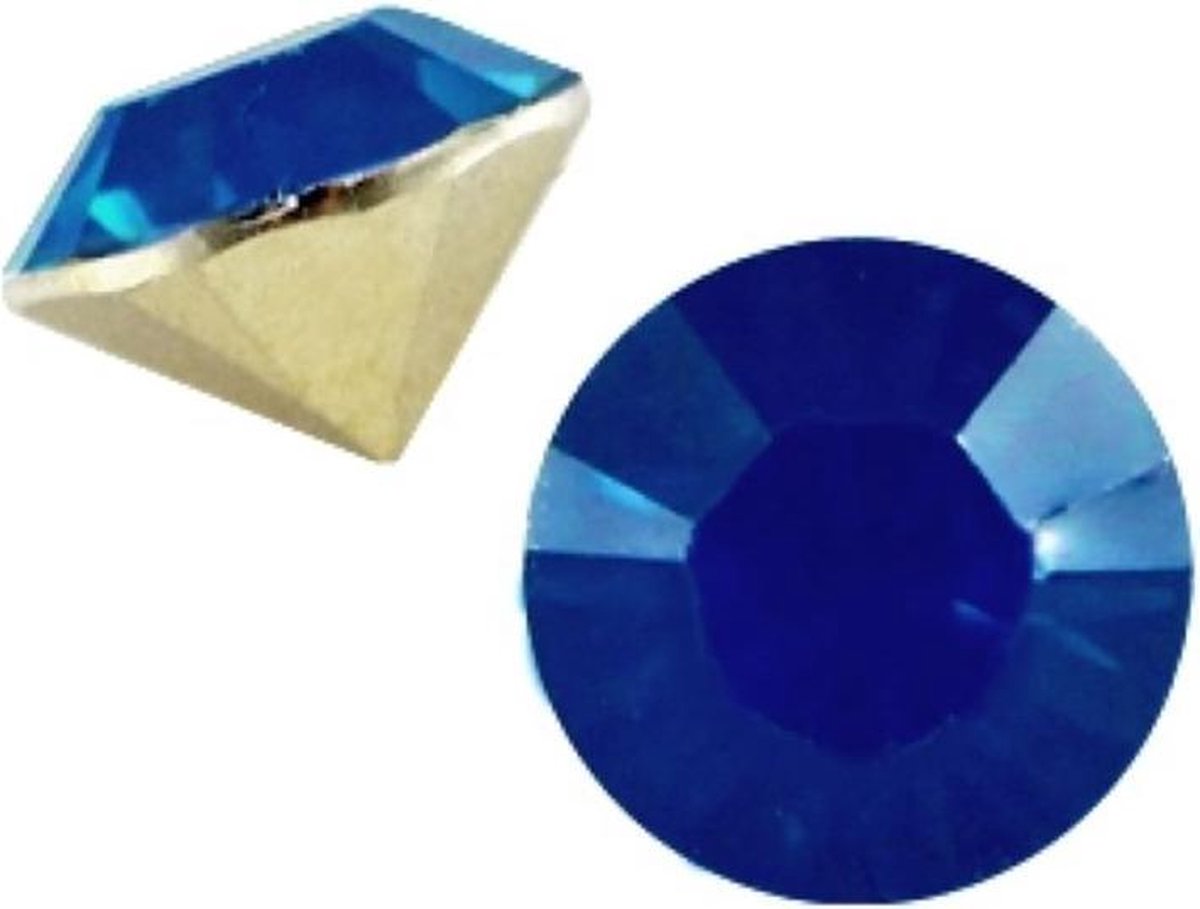 Swarovski SS39 (8.2 mm) Capri blue