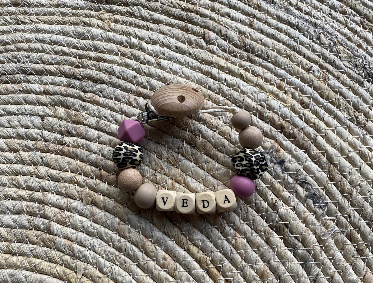 SIIDDS Gepersonaliseerd speenkoord - speenkoord met naam - havermout/zand - leopard - cashmere roze- baby - peuter - voor onderweg - hout/siliconen - persoonlijk kraamcadeau - babyshower