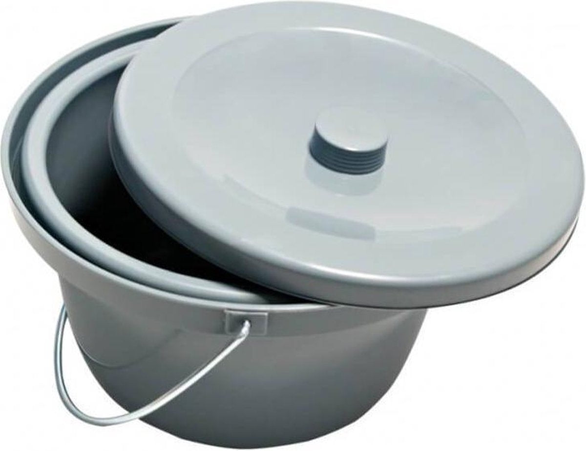 Zwarte toiletrolstoel op wielen met voetsteunen: Emmer met deksel