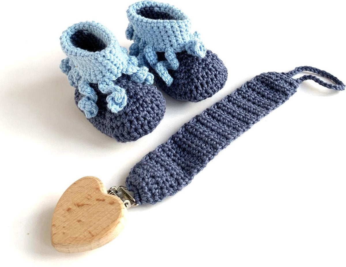 Sis en Sis - Gehaakte baby slofjes en speenkoord