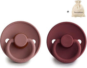 FRIGG | Fopspeen Duo | T1 | 0-6 maanden | Classic | Natuurrubber | Woodchuck + Cabernet | Met YOURMUSTHAVES speenzakje