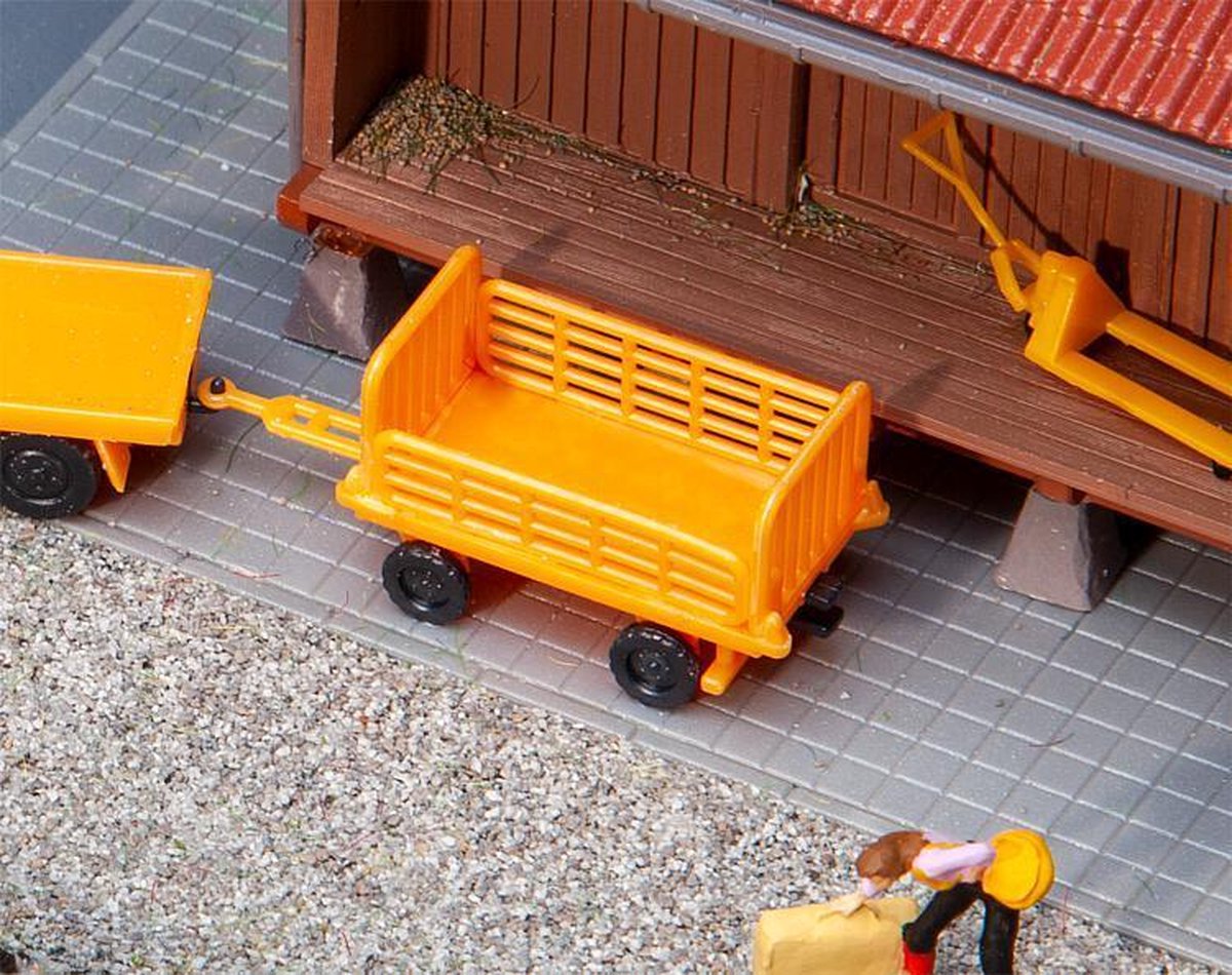 Faller - 2 Baggage trolleys. orange - FA180991 - modelbouwsets