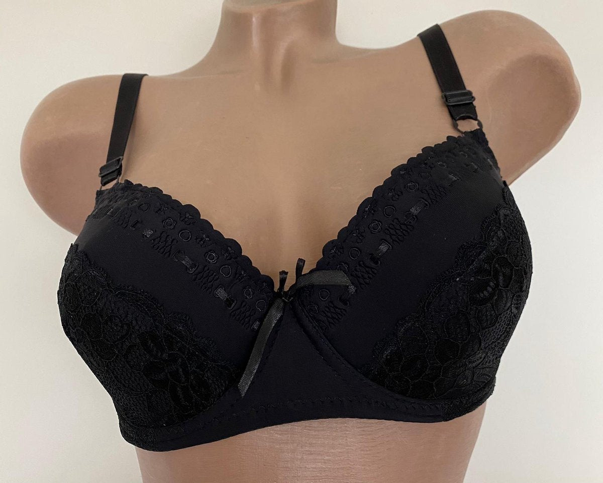Dames BH voorgevormd met beugel bewerkt met kant 75C zwart
