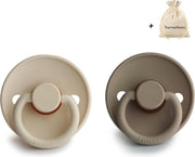 FRIGG | Fopspeen Duo | T1 | 0-6 maanden | Classic | Natuurrubber | Portobello + Sandstone | Met YOURMUSTHAVES speenzakje