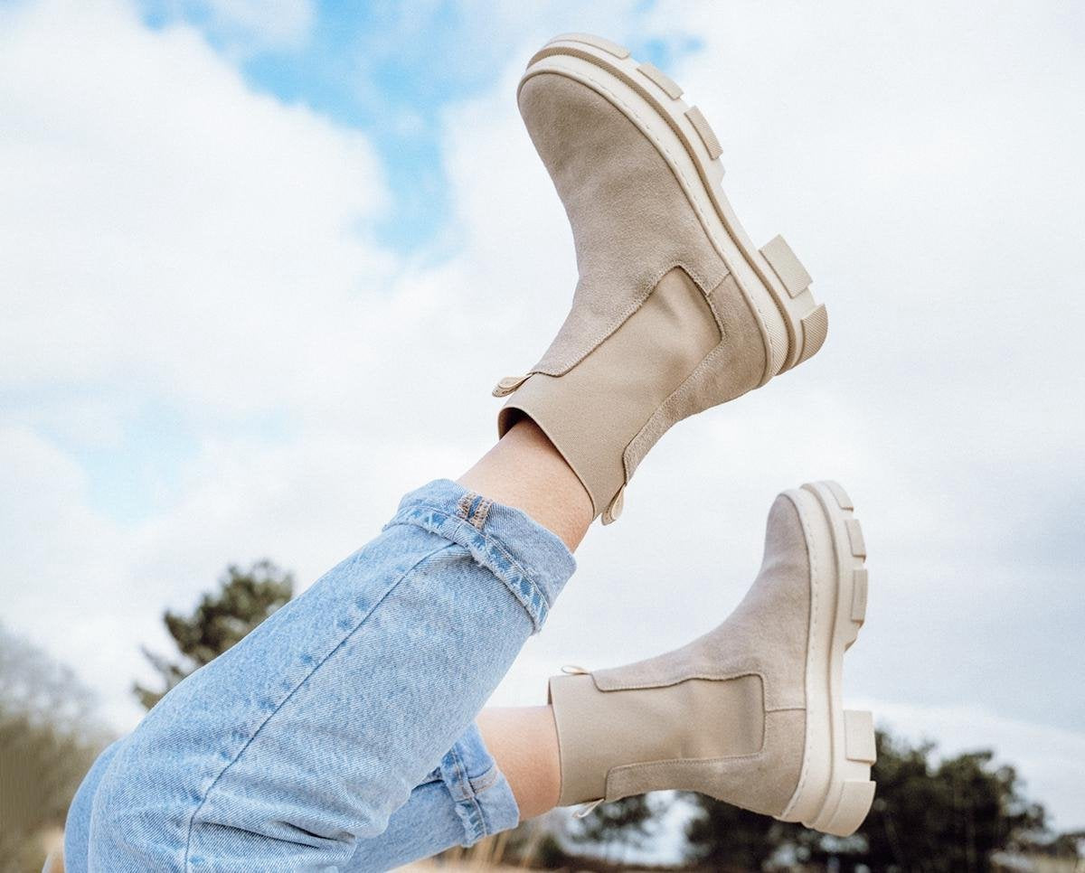 Tango | Romy welt new 1-c beige suede chelsea boot - beige sole | Maat: 38