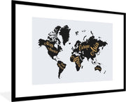 Poster met lijst Wereldkaart - Letters - Goud - 90x60 cm
