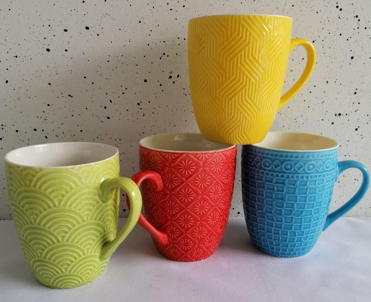 Siaki koffie mok met relief en in felle kleuren