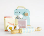 Le Toy Van Mixer and Ingredients