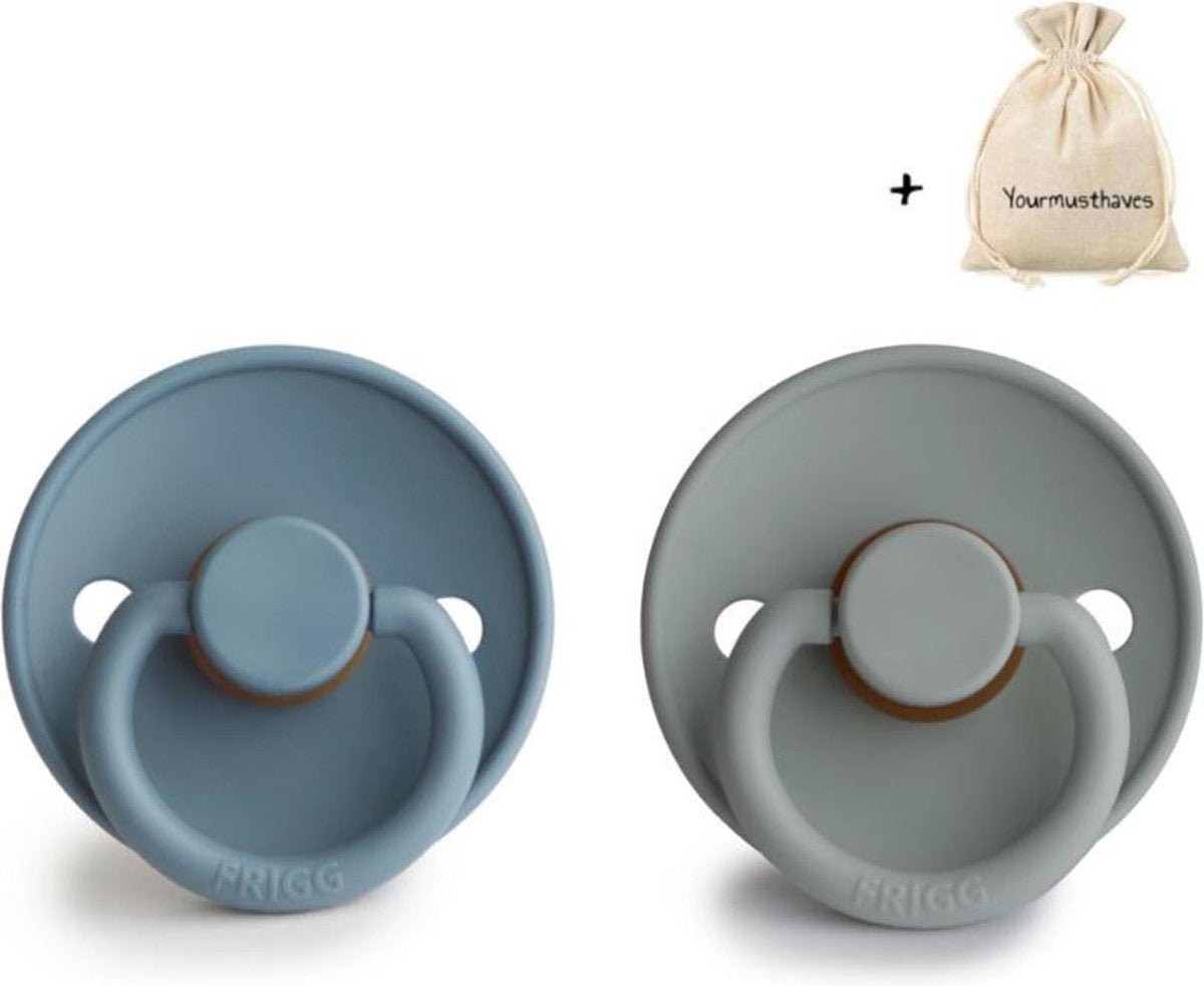 FRIGG | Fopspeen Duo | T1 | 0-6 maanden | Classic | Natuurrubber | Glacier Blue + French Gray | Met YOURMUSTHAVES speenzakje