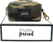 Studio Proud - Houder voor hondenpoepzakjes – camouflage print - bronskleurige accenten - bijpassende riem mogelijk