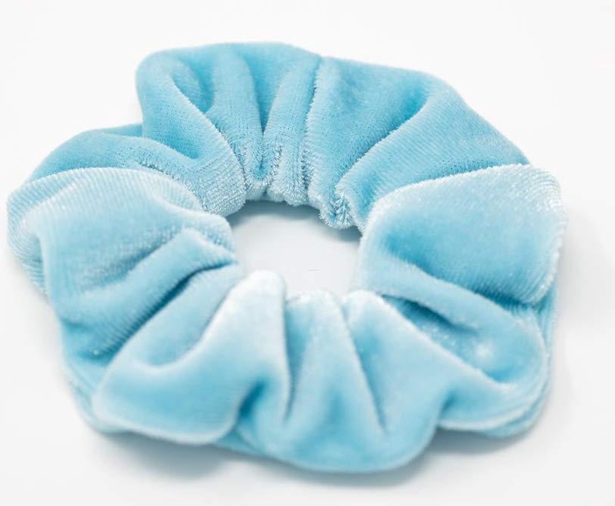 IRSA Scrunchie Velvet Light Blue - haarwokkel - Haarelastiek - Haaraccessoire (1 stuk)