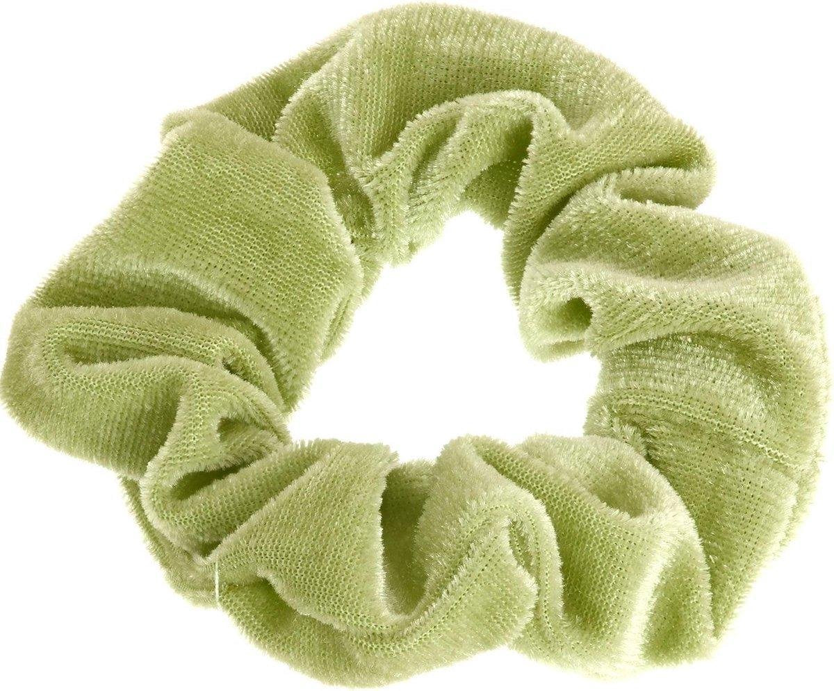 IRSA Scrunchie Velvet Licht Groen - haarwokkel - Haarelastiek - Haaraccessoire (1 stuk)