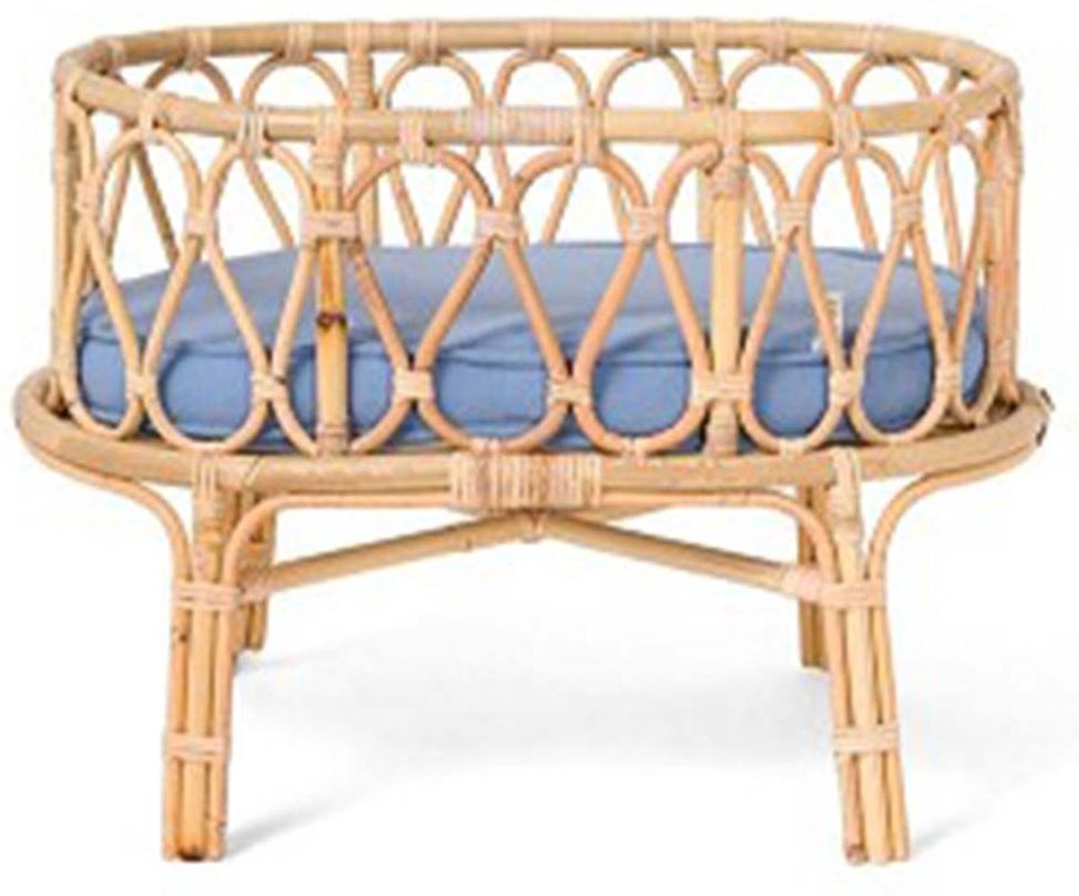 Poppie Toys Rotan poppenwiegje met blauw matrasje