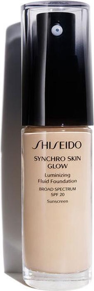 Shiseido - Liquid (Luminizing Fluid Foundation) Synchro Skin Glow SPF 20 (Luminizing Fluid Foundation) 30 ml Neutral 1 -