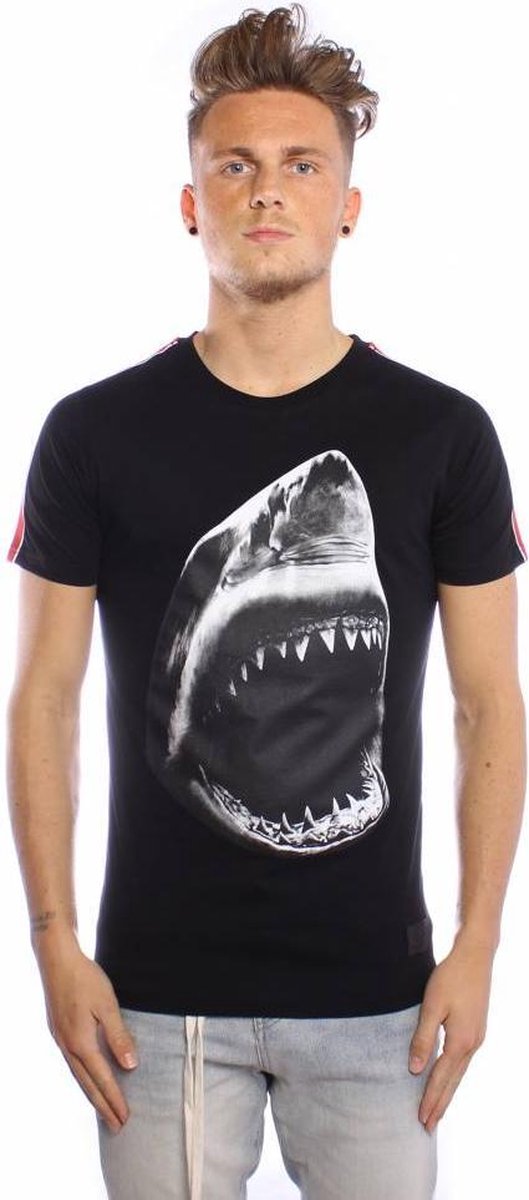 Conflict T-shirt Shark Black