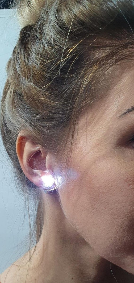 CHIAMAX-LED-oorbellen-knopjes-2 stuks-nieuwjaar-wit