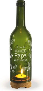 Verjaardag - Vaderdag - Cadeau - Wijnfles met waxinelichtje - Jij bent de gezelligste Papa van het universum - In cadeauverpakking met gekleurd lint