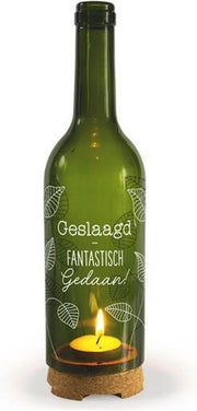 Geslaagd - Cadeau - Wijnfles met waxinelichtje - "Geslaagd Fantastisch gedaan!" - In cadeauverpakking met gekleurd krullint