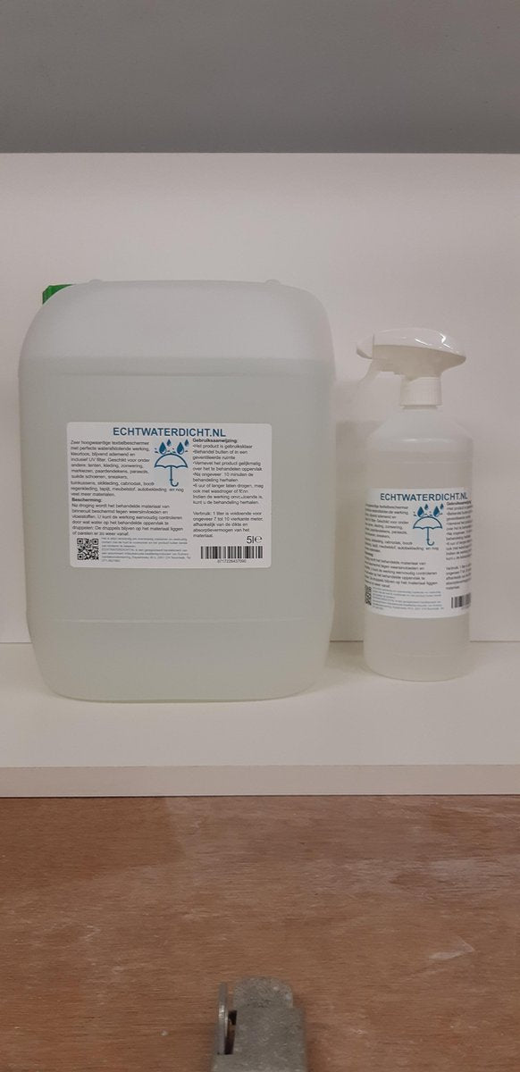 Waterafstotende spray 5 +1 Liter. ECHT WATERDICHT is een zeer hoogwaardige textielbeschermer met perfecte waterafstotende werking