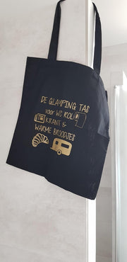 Camping glamping Tas  naar de camping vaderdag moederdag verjaardag vrouw man met grappige tekst bedrukt cadeau opa mama papa opa oma vrouwen dames mannen heren anders dan tekstbord