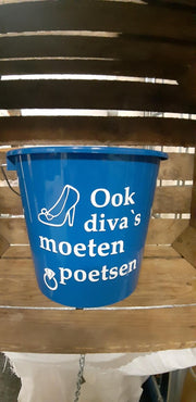 Emmer - Tekst - 5 liter - Blauw - Ook diva's moeten poetsen - Kado - Gift