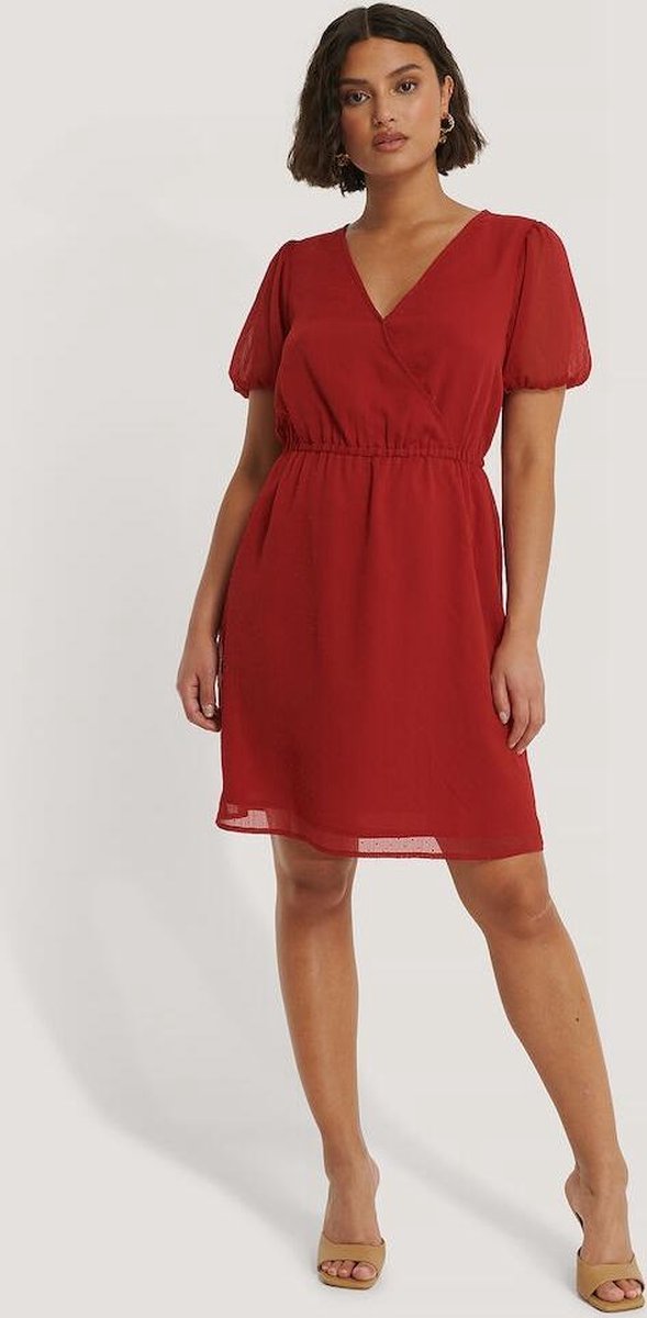 NA-KD Dobby LS Overlap Mini Vrouwen Jurk - Dark Red - Maat EU 34
