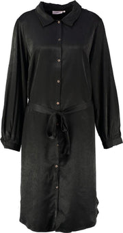 Only carmakoma relaxed fit zwarte satijnlook blouse jurk met langere achterzijde - Maat 44