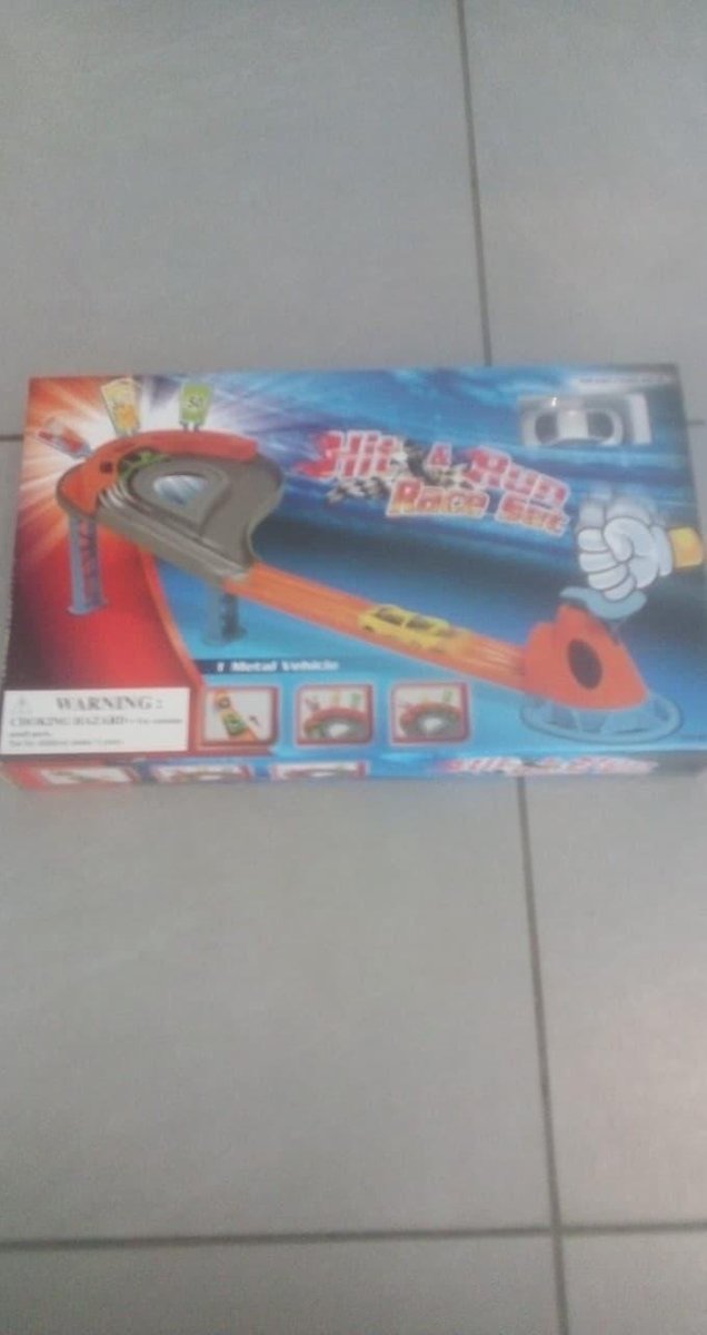Hit & run race set met 1 metalen autootje inclusief