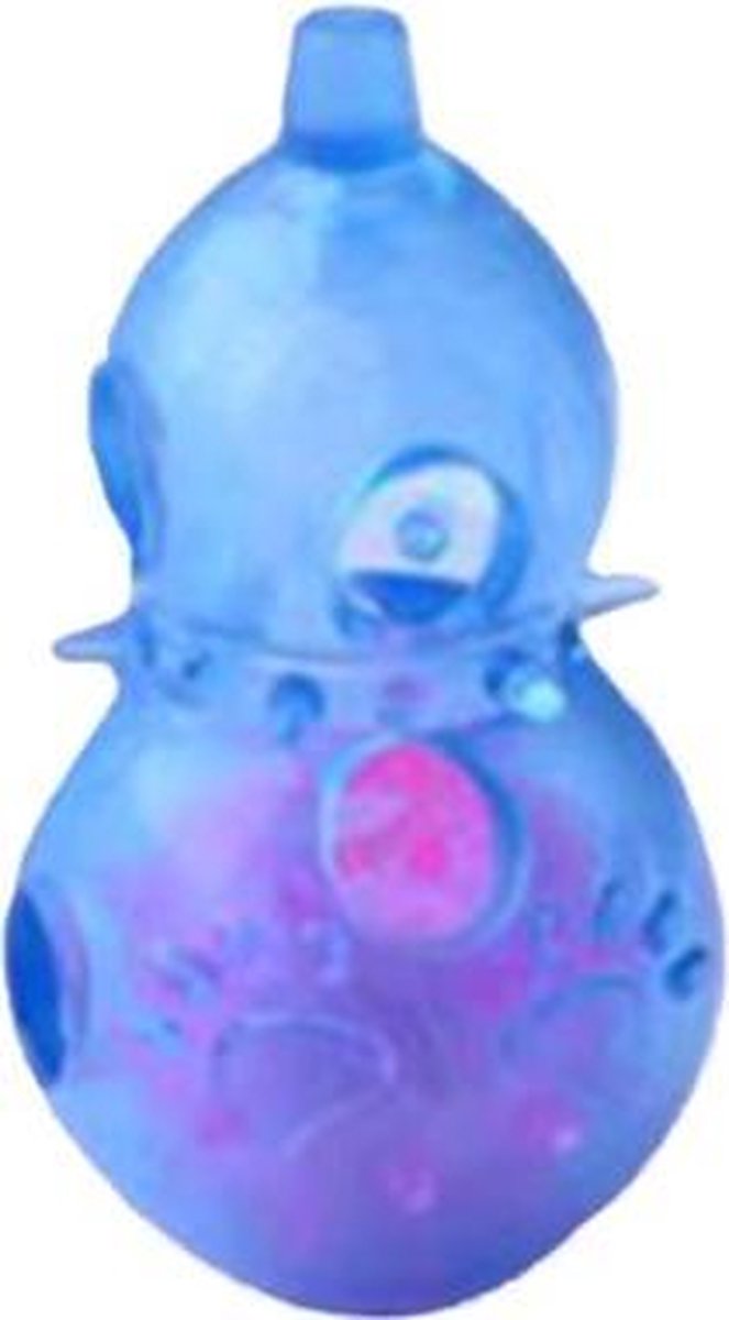 Een rubber speeltje voor de hond in blauwe transparante kleur als poppetje