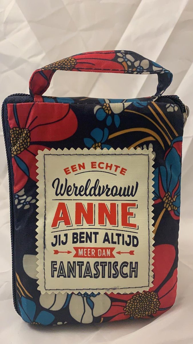 Shopper bag dames met leuke tekst EEN ECHTE WERELDVROUW ANNE JIJ BENT ALTIJD MEER DAN FANTASTISCH winkeltasje Wordt geleverd in cellofaan met linten