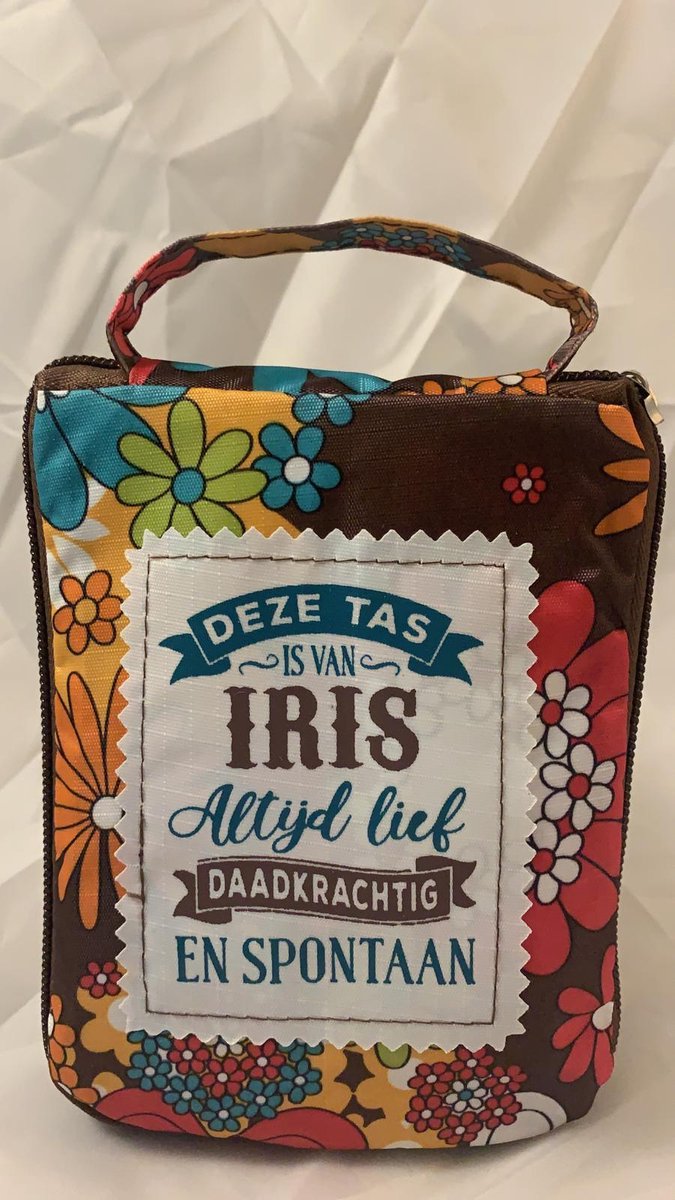 Shopper bag dames met leuke tekst DEZE TAS IS VAN IRIS ALTIJD LIEF DAADKRACHTIG EN SPONTAAN winkeltasje Wordt geleverd in cellofaan met linten
