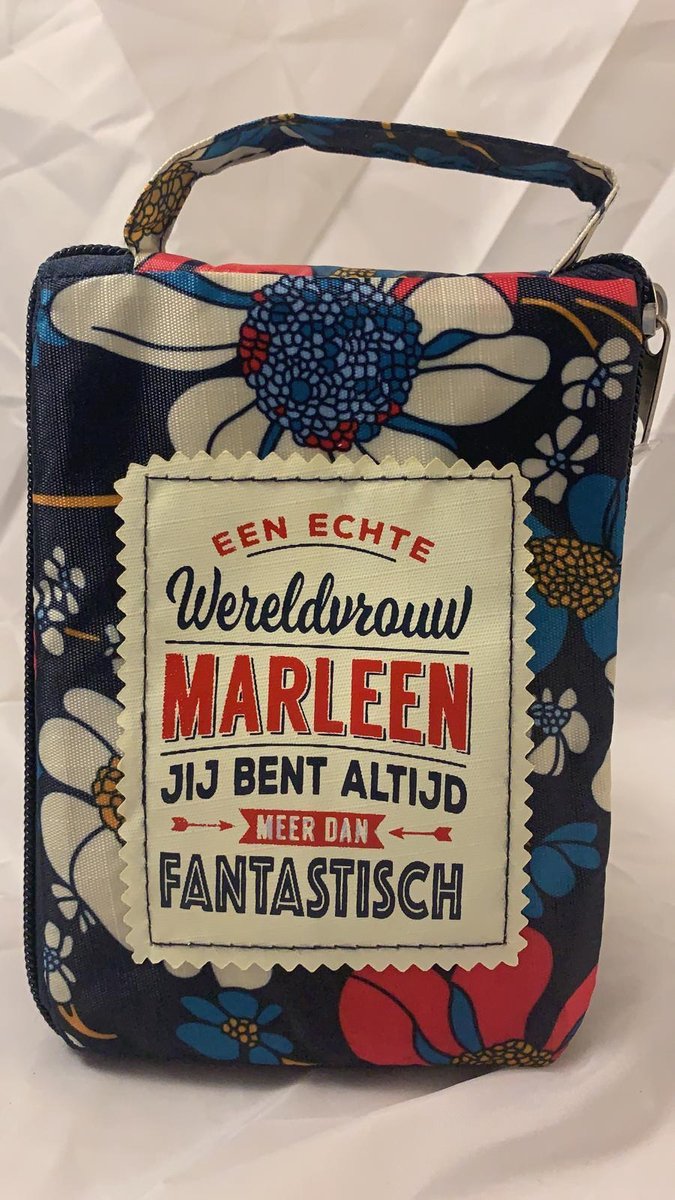 Shopper bag dames met leuke tekst EEN ECHTE WERELDVROUW MARLEEN JIJ BENT ALTIJD MEER DAN FANTASTISCH winkeltasje Wordt geleverd in cellofaan met linten