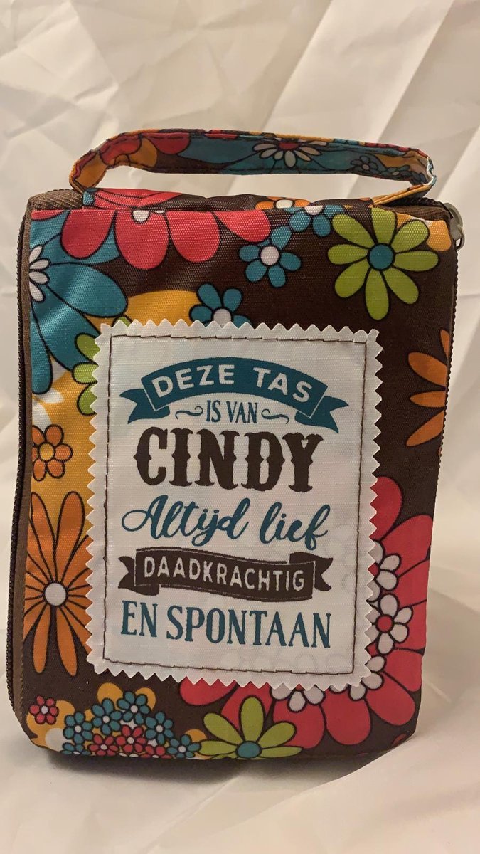 Shopper bag dames met leuke tekst DEZE TAS IS VAN CINDY ALTIJD LIEF DAADKRACHTIG EN SPONTAAN winkeltasje Wordt geleverd in cellofaan met linten