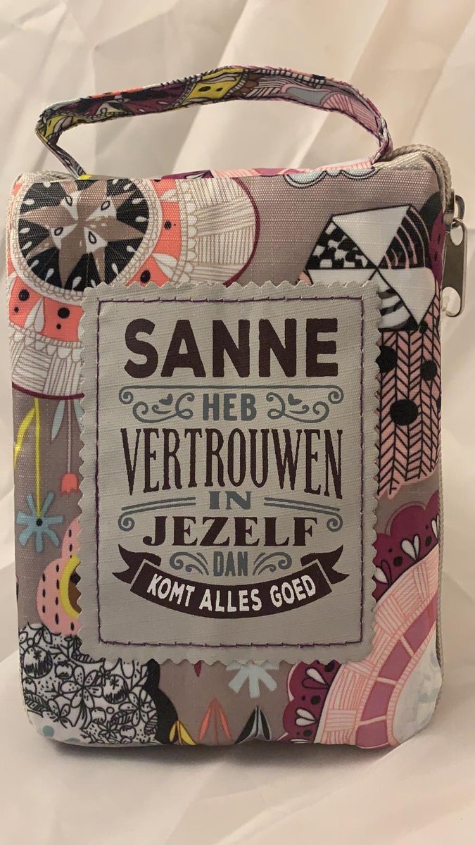 Shopper bag dames met leuke tekst SANNE HEB VERTROUWEN IN JEZELF DAN KOMT ALLES GOED winkeltasje Wordt geleverd in cellofaan met linten