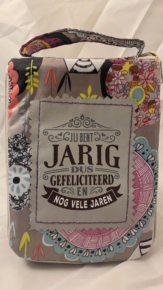 Shopper bag dames met leuke tekst JIJ BENT JARIG DUS GEFELICITEERD EN NOG VELE JAREN winkeltasje Wordt geleverd in cellofaan met linten