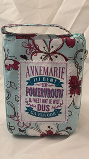 Shopper bag dames met leuke tekst ANNEMARIE JIJ BENT EEN POWERVROUW JIJ WEET WAT JE WILT DUS GA ERVOOR winkeltasje Wordt geleverd in cellofaan met linten