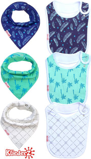 KliederZ® slabbetjes combi set 6 stuks | Bandana kwijl puntslabben +  eetslabben ORGANISCH katoen | Waterproof fleece laag | Baby en peuter slabbers verstelbaar | Hippe puntsjaaltjes met palmbomen veertjes jungle jongens | 4 mnd tot 4 jaar