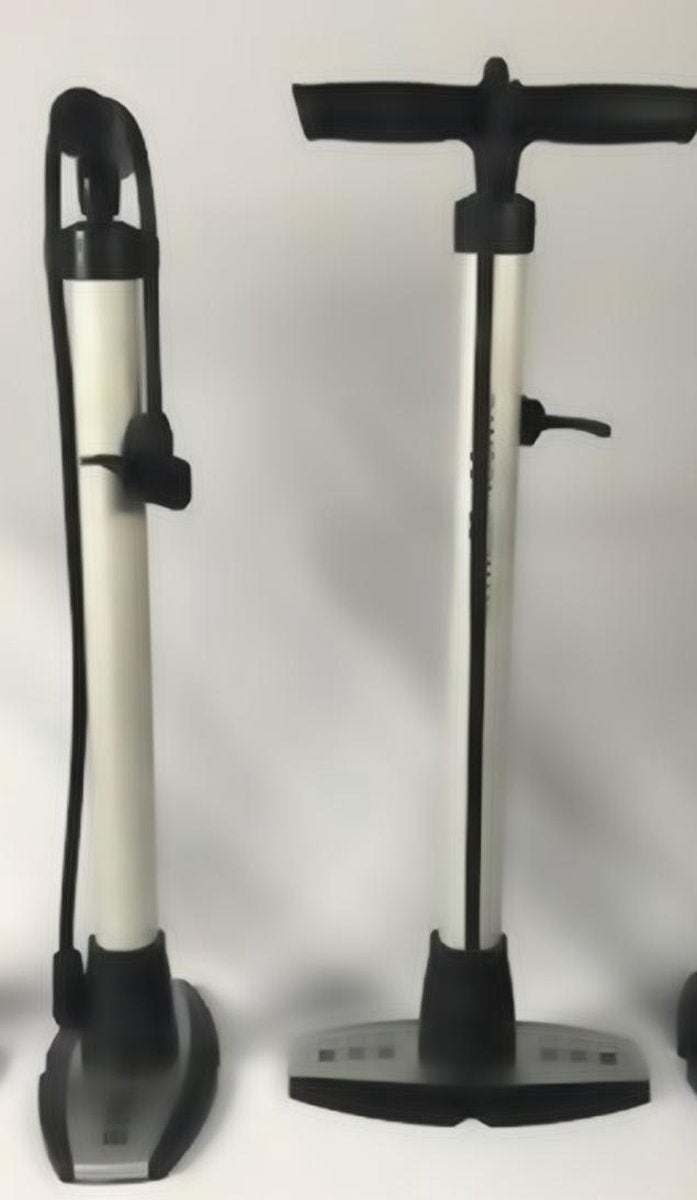 1 x fiets pomp vloerpomp Tot wel 11 bar / 160 PSI. van  "Ramson germany"