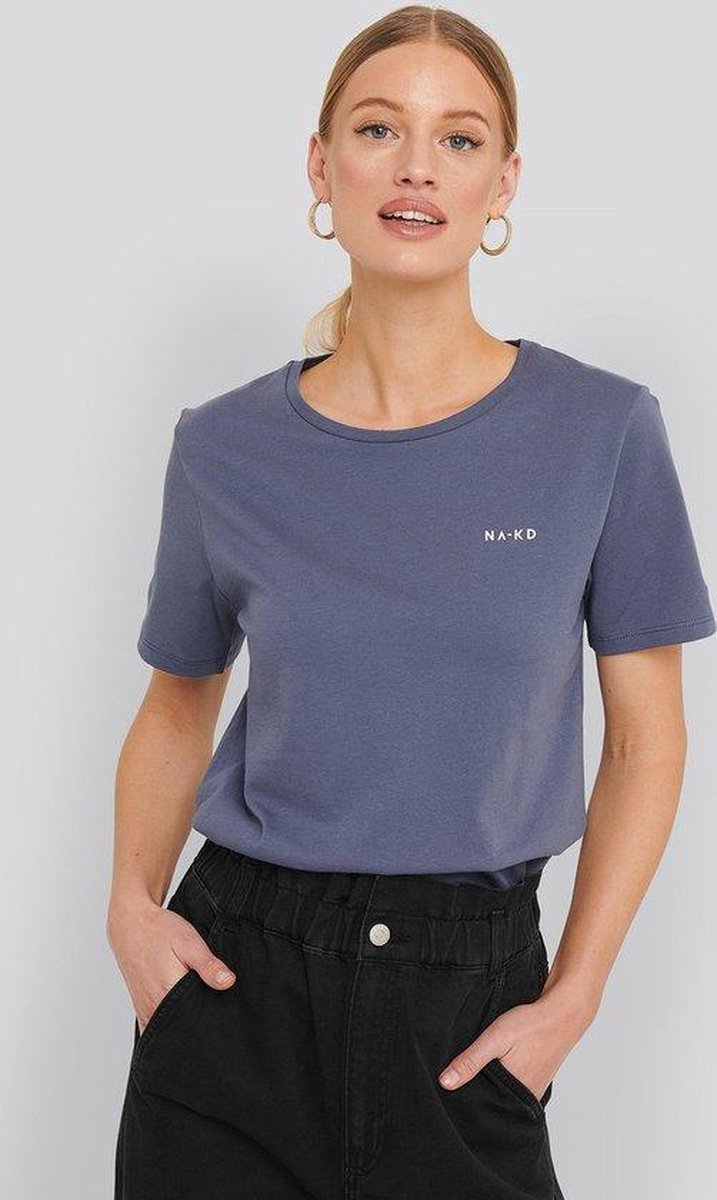 NA-KD Basic Logo Vrouwen T-shirt - Dusty Midnight Blue - Maat XXL