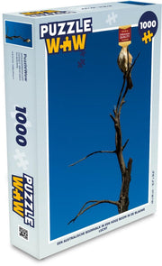 Puzzel 1000 stukjes volwassenen Australische boomvalk 1000 stukjes - Een Australische boomvalk in een hoge boom in de blauwe lucht  - PuzzleWow heeft +100000 puzzels