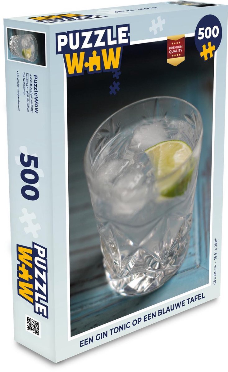 Puzzel 500 stukjes Gin tonic - Een Gin tonic op een blauwe tafel  - PuzzleWow heeft +100000 puzzels