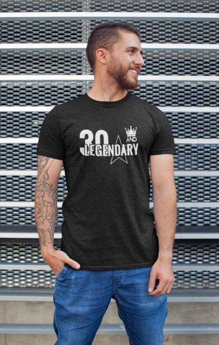 30 JAAR T SHIRT | VERJAARDAG | twenty and Legendary | Kado Cadeau Tip | Voor Mannen en Vrouwen | Unisex | Maat S